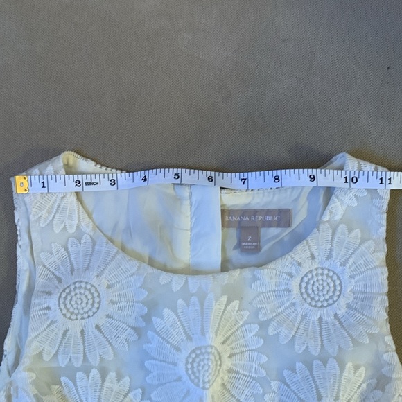 Banana Republic Sunflower Lace Dress - Size 2 - Picture 11 of 12
